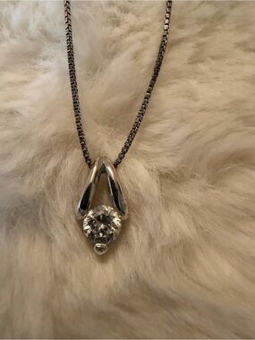 Avon Silver Teardrop Necklace and Matching Studs - Silver